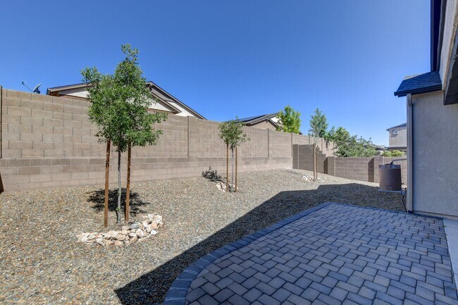 Building Photo - New lower rate and a short term lease!