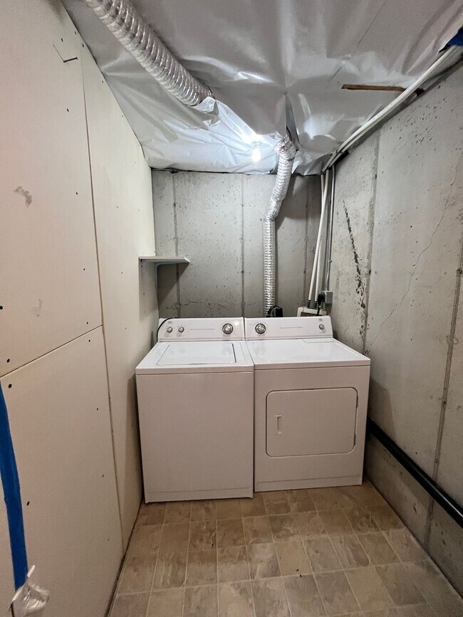 Building Photo - Bright 2 Bed / 2 Bath Basement Apartment with Garage Access – Driggs, ID