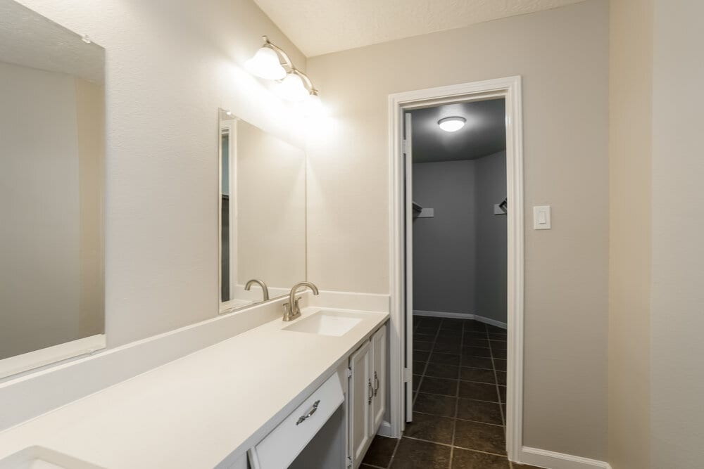 Building Photo - 15118 Loma Paseo Dr