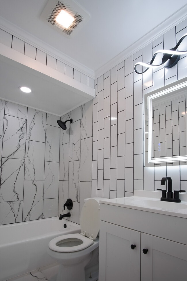 Building Photo - 106 Woodhouse Ln