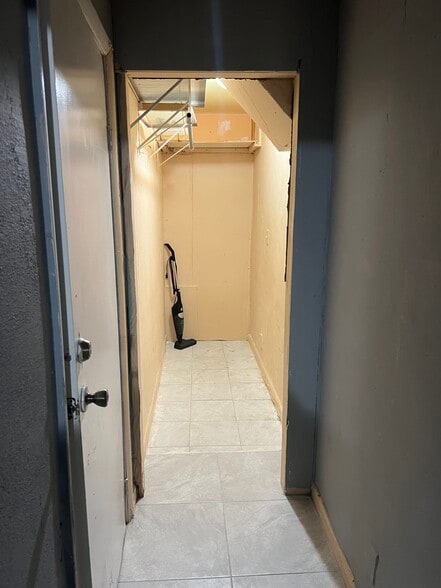 Closet.. - 1030 NW 120th St