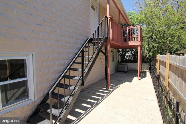 Building Photo - 617 Ford St
