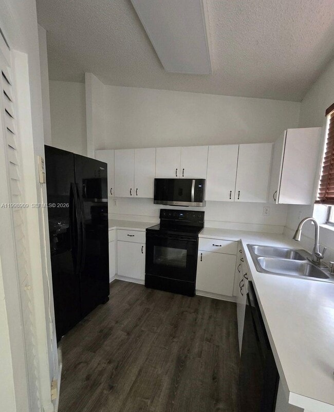 Building Photo - 15515 N Miami Lakeway