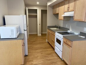 Building Photo - Putnam Winslow– $1,350 – 1 Bathroom Studio, 370 SQ.FT. – UTILITIES INCLUDED, Available 6/8/26