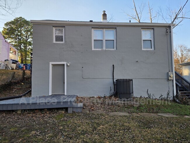 Building Photo - 338 La Motte Ln