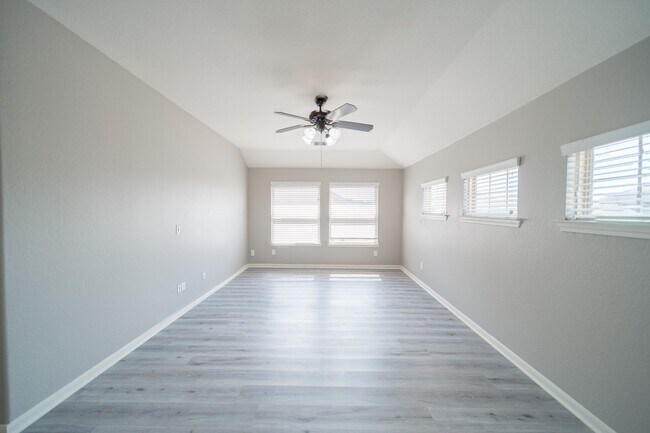 Building Photo - 13303 Davenport Hills Ln