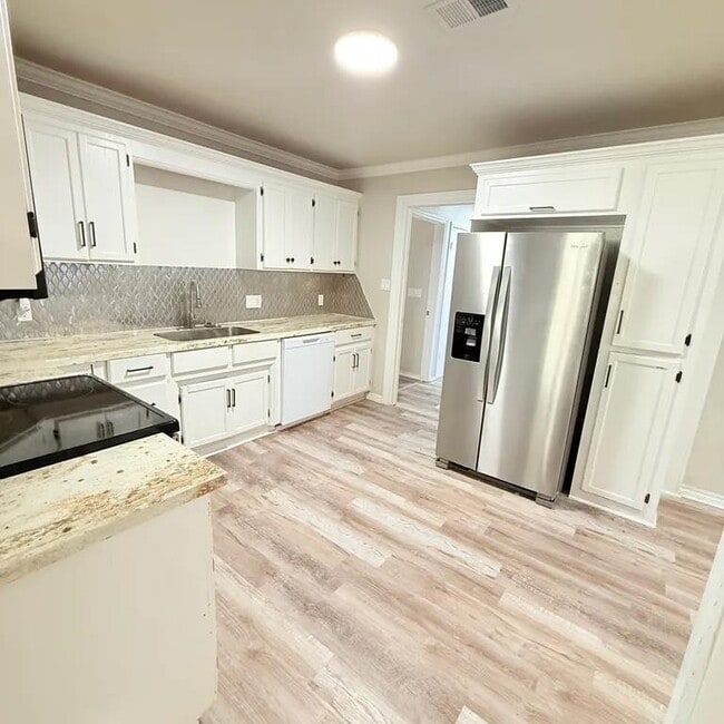 Building Photo - 4004 SE 25th St