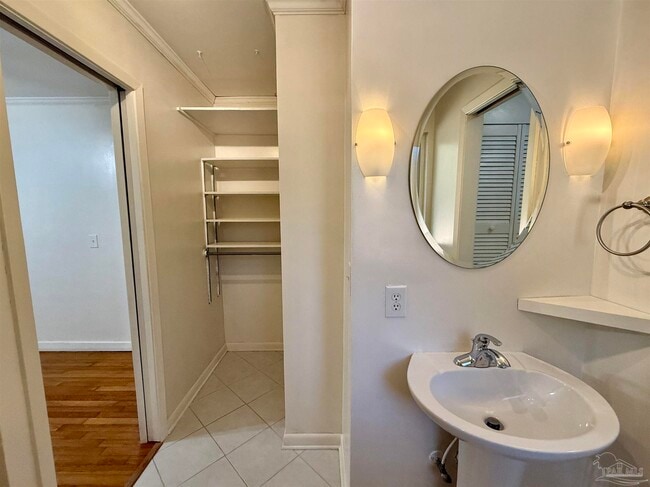 Building Photo - 5071 Springhill Dr