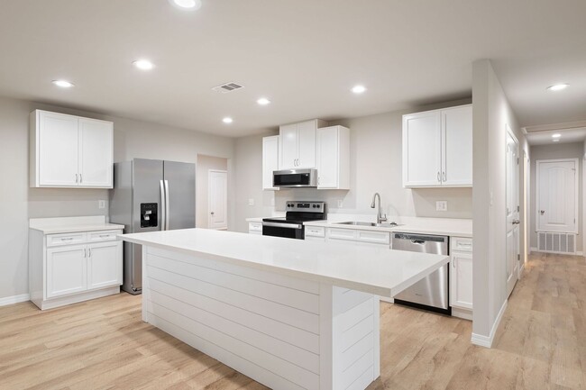 Building Photo - Gorgeous 4/2 Renovated Home in the Heart o...