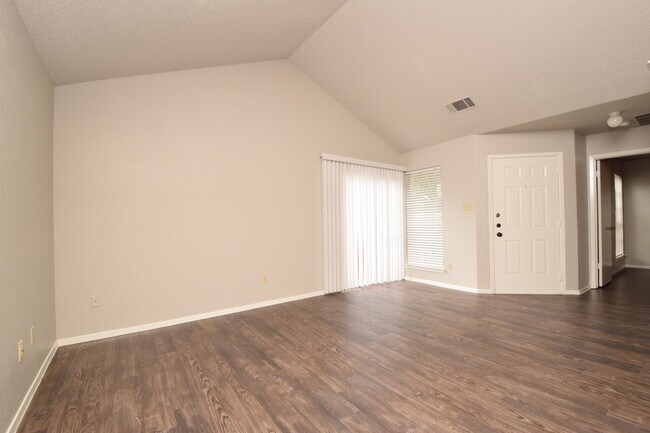 Building Photo - Dellrey-12309