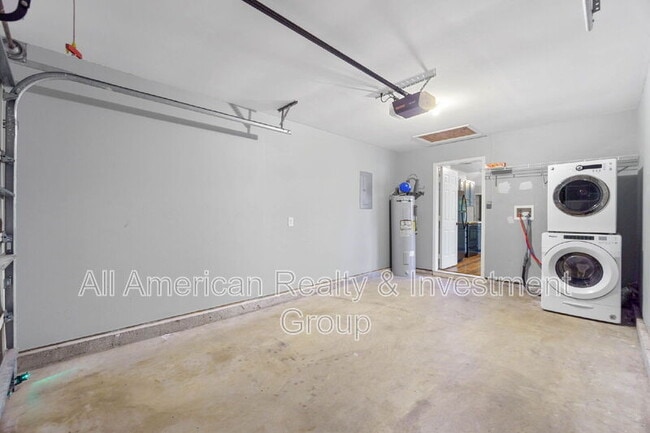 Building Photo - 1911 Summer Hills Ln