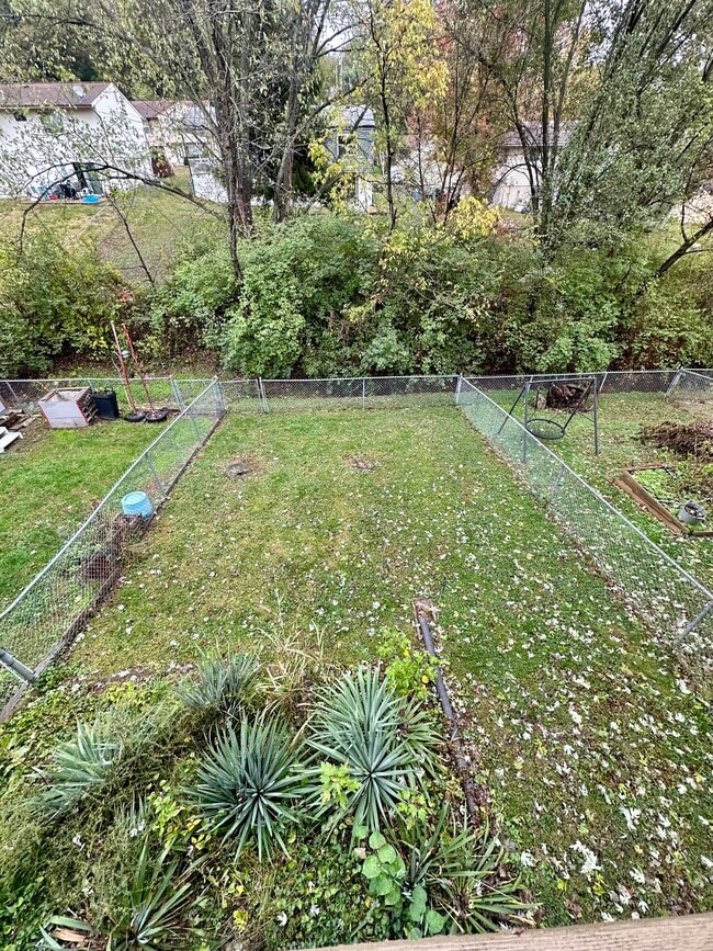 Building Photo - 3930 Country Club Dr