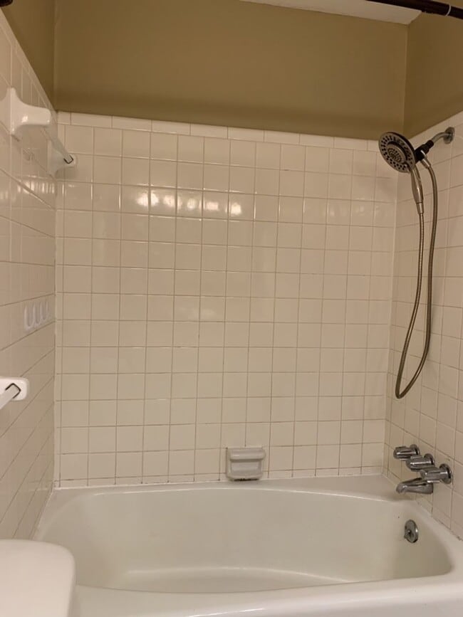 Building Photo - 2224 Bower Dr