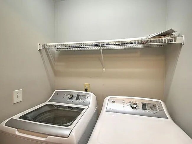 Building Photo - Location, Location!