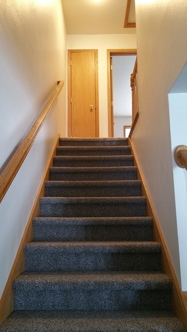 Building Photo - FALL 2026 AVAILABILITY!!!  2 bedroom, 2.5 bath condominium on Iowa City's east side