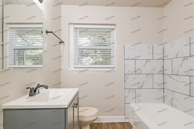 Building Photo - 242 Wooster Dr