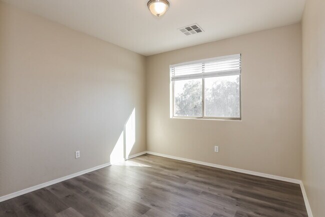 Building Photo - 960 N 168th Dr