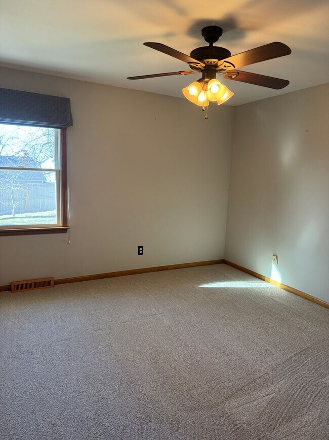 Building Photo - Single Family Home - Available For Rent!