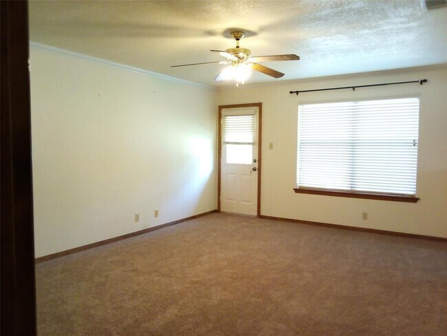 Building Photo - 9903 Grand Oak Dr