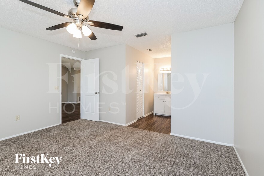 Building Photo - 1095 Sunshine Way SW