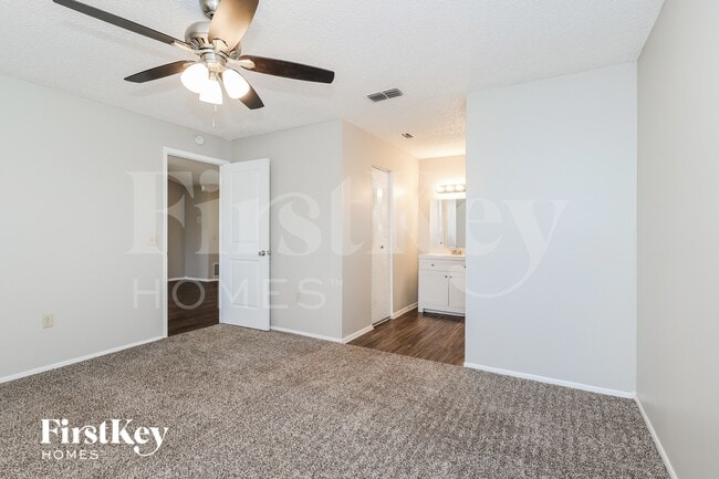 Building Photo - 1095 Sunshine Way SW