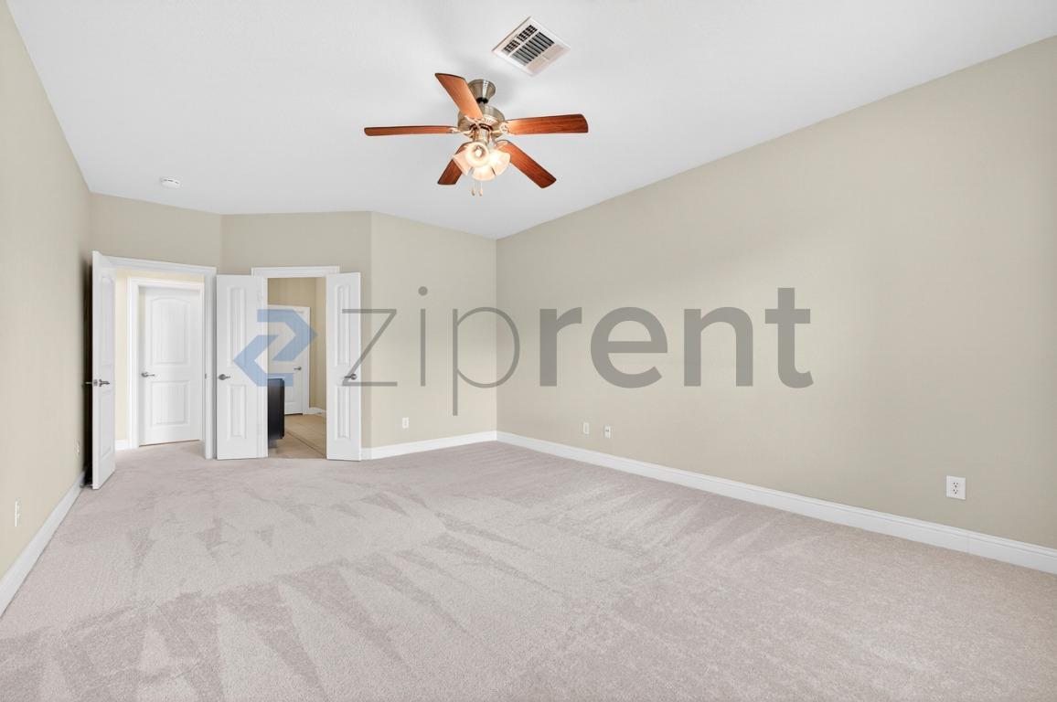 Building Photo - Unit