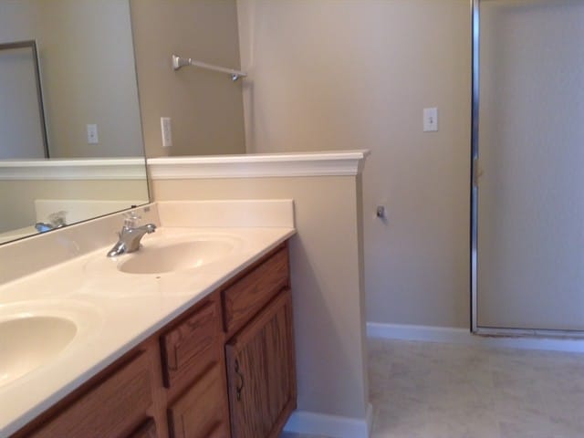 Building Photo - 928 Delhi Dr