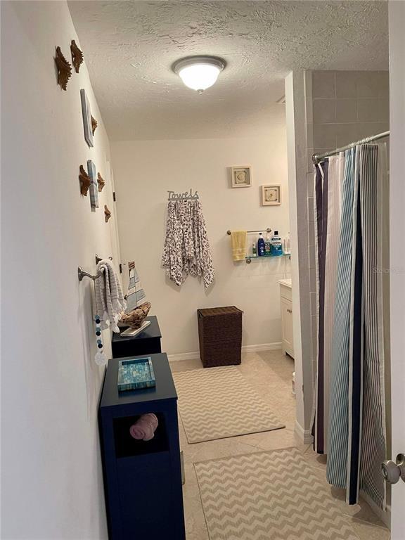 Building Photo - 2419 Wells Ave