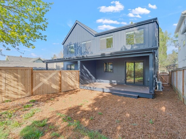 Building Photo - 3bed/2.5 Bath Duplex Unit New Construction...