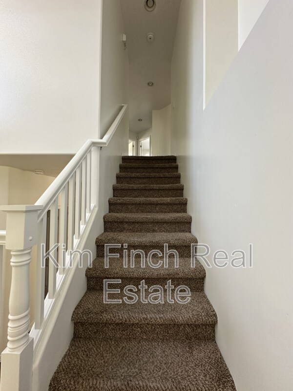 Building Photo - 9820 Deep Creek Dr