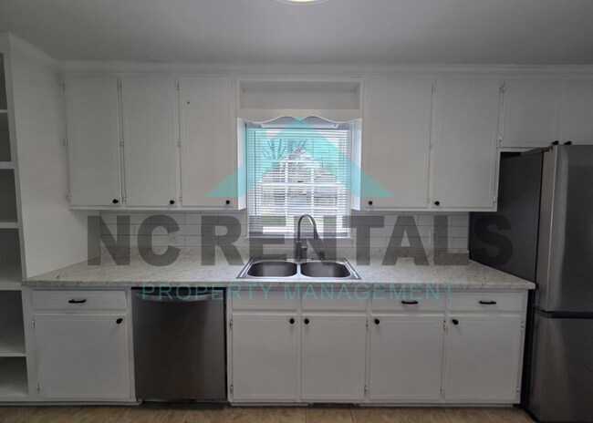 Building Photo - 2300 Carlford Rd