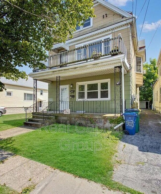 Primary Photo - 305 Cable St