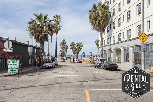 Building Photo - Heart of Venice - Great Studio Layout with...