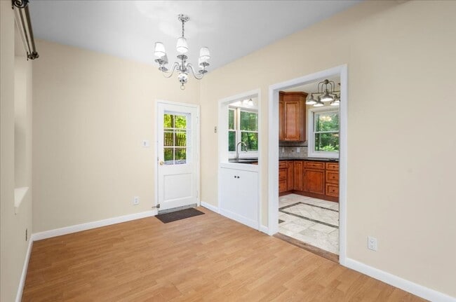 Building Photo - Classic Brick Multi-Level Home with Backya...