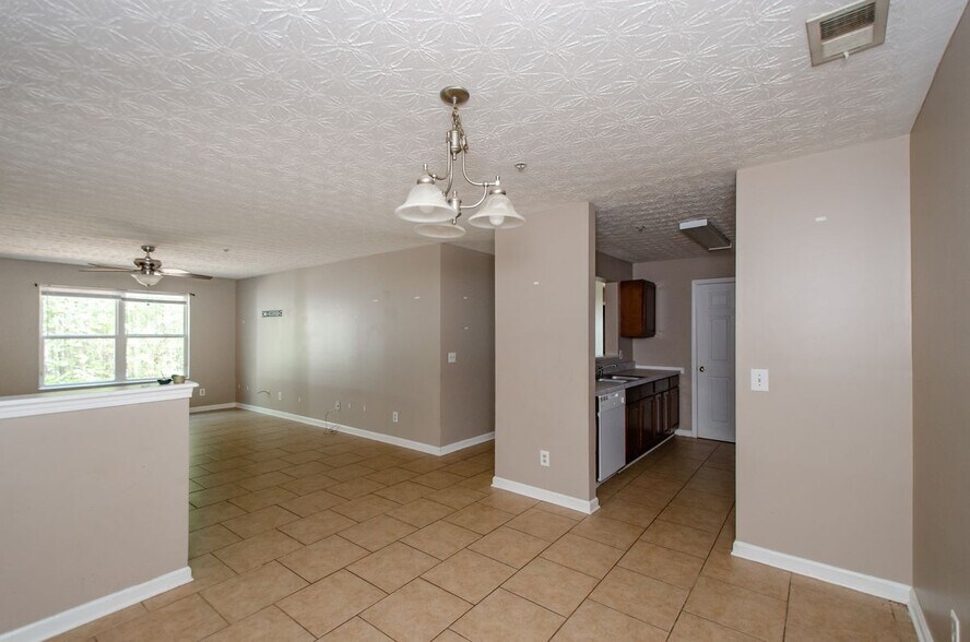 Building Photo - 10104 Fairington Ridge Cir