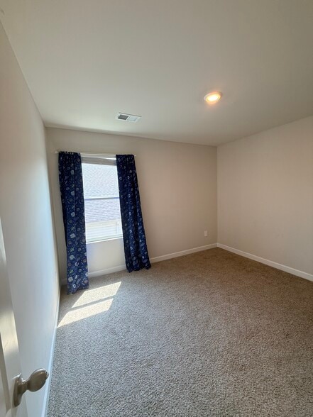 Building Photo - 124 Lavinia Cir