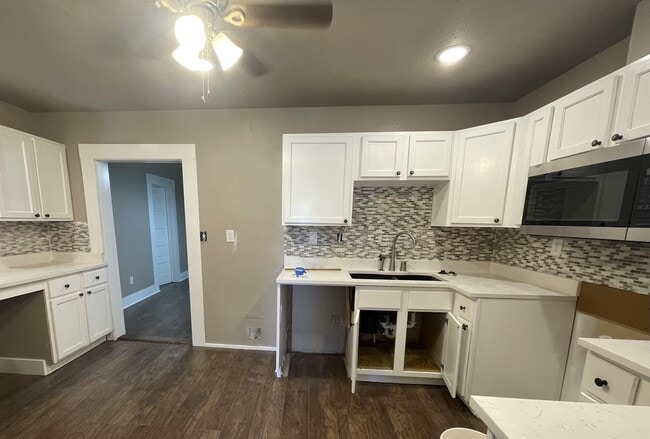 Building Photo - 203 W Purdom