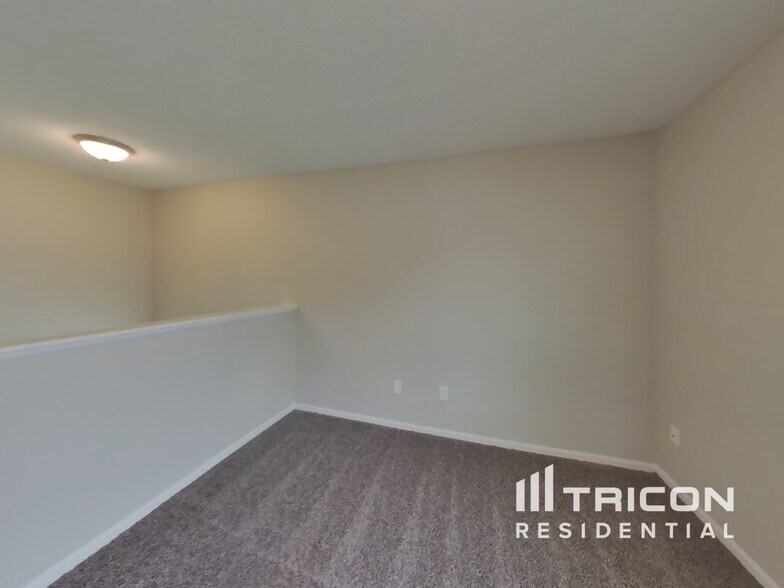 Building Photo - 1401 Thomas Dr