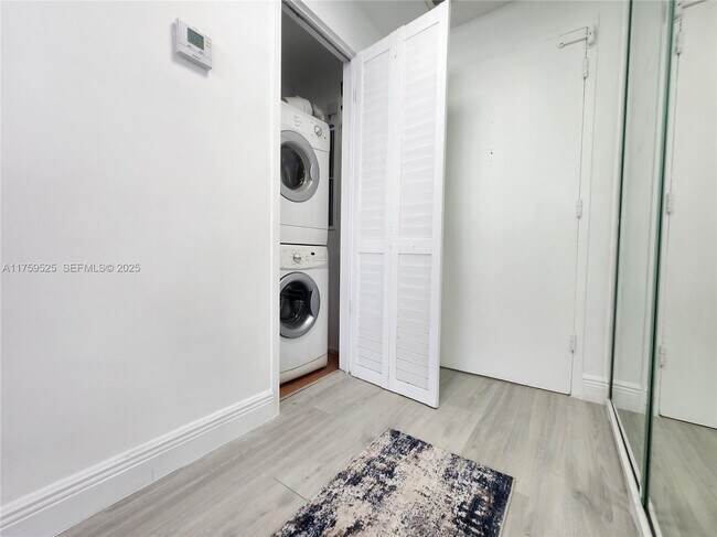 Building Photo - 3505 S Ocean Dr