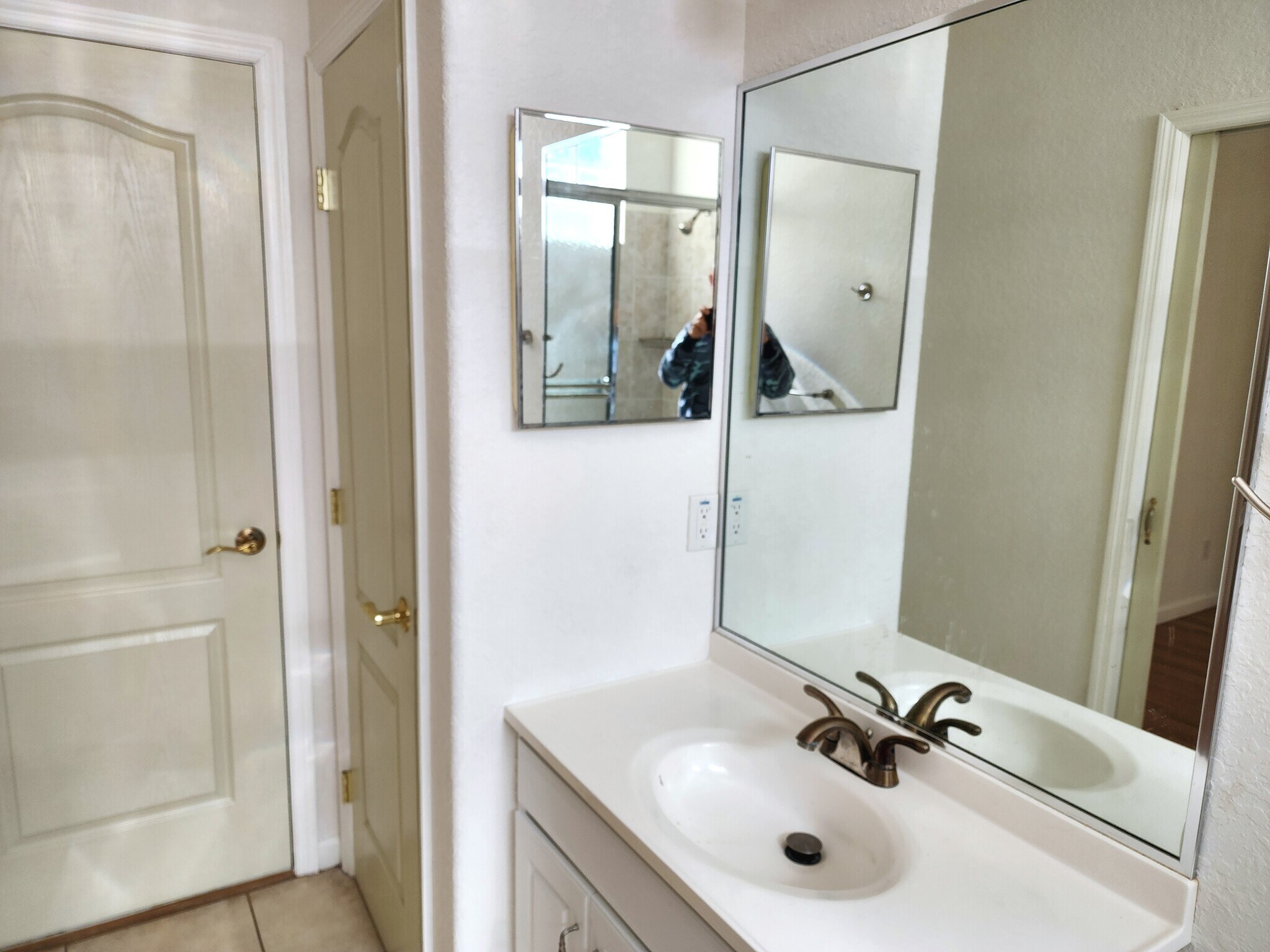 Building Photo - 223 Golf Aire Blvd