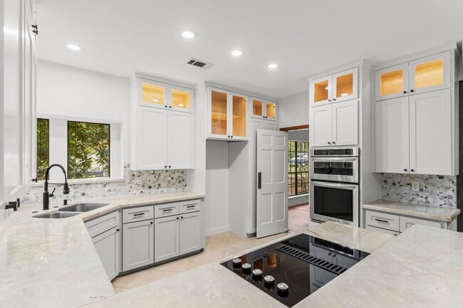 Building Photo - 6 Thornhedge Ct