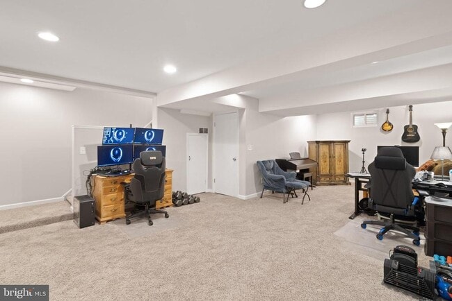 Building Photo - 8573 Tyrolean Way
