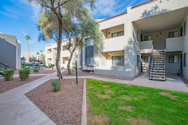 Building Photo - 8550 E McDowell Rd