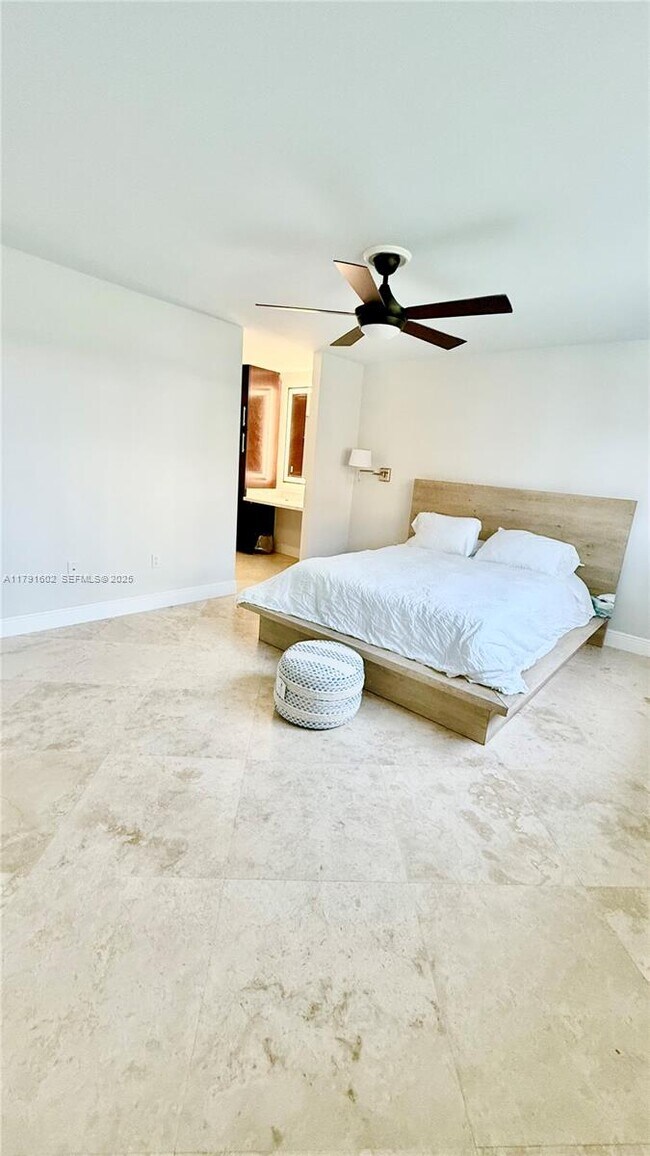 Building Photo - 4000 NE 170th St