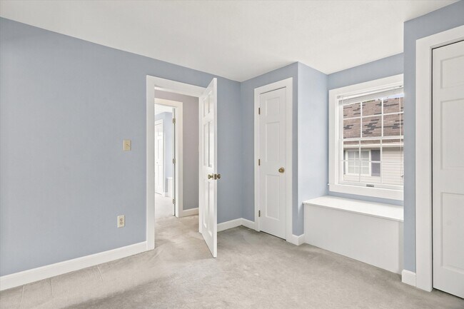 Building Photo - 58 Morton St