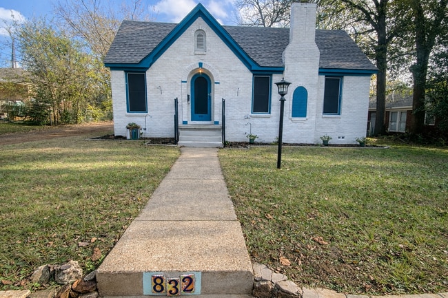 Building Photo - 832 S Bois D Arc Ave