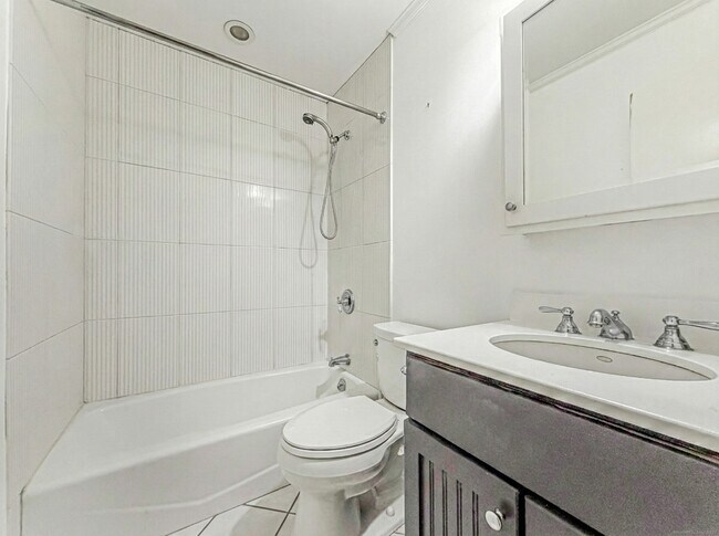 Building Photo - 202 Soundview Ave