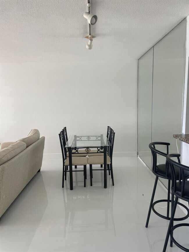 Building Photo - 3800 Galt Ocean Dr