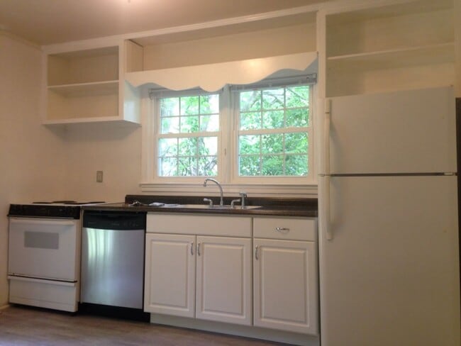 Building Photo - 3BR Normaltown Charmer