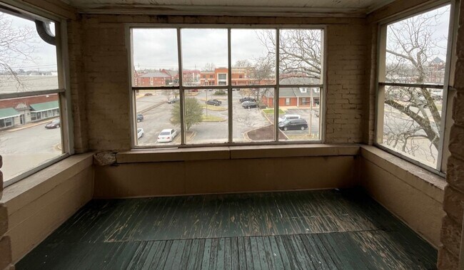 Building Photo - Historic Downtown Corinth Apartments Move ...